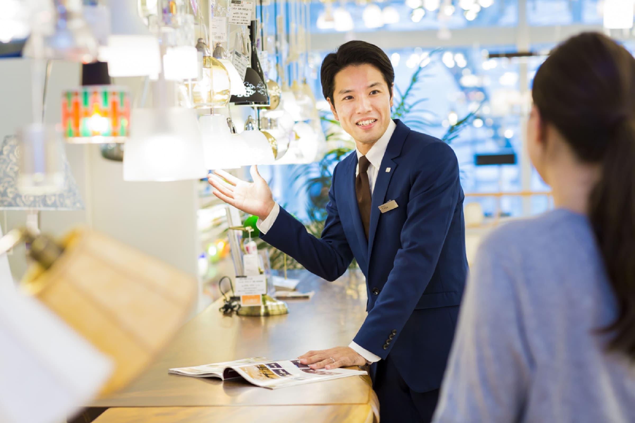 大塚家具の照明専門スタッフ