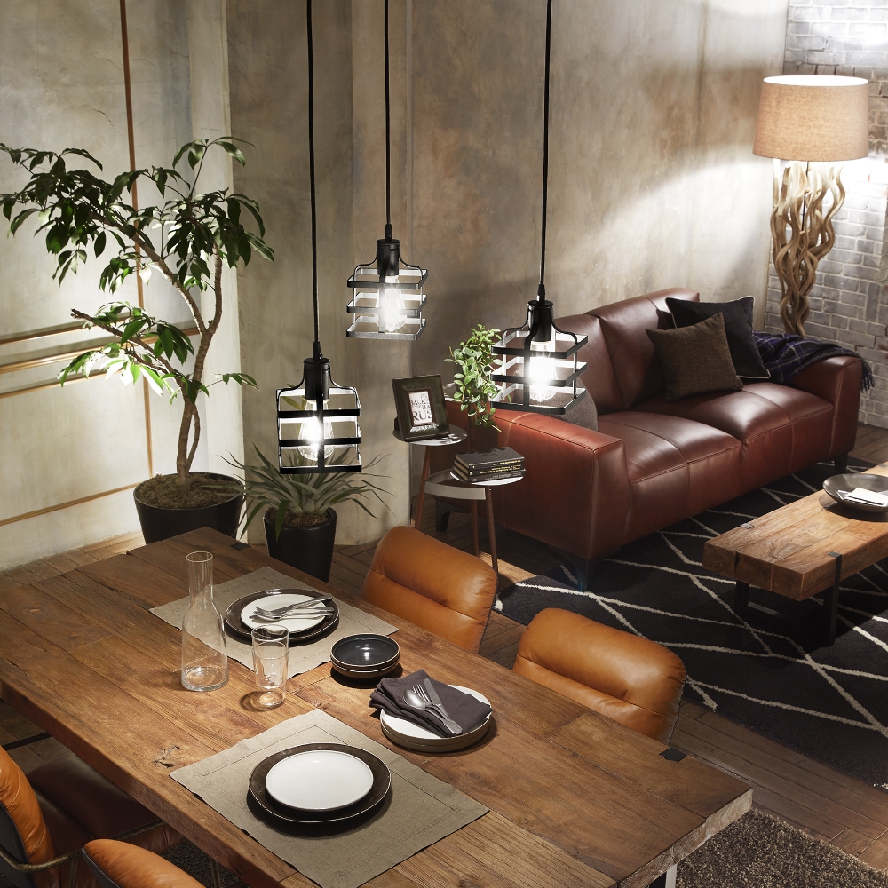 インダストリアルなデザインの小型ペンダント