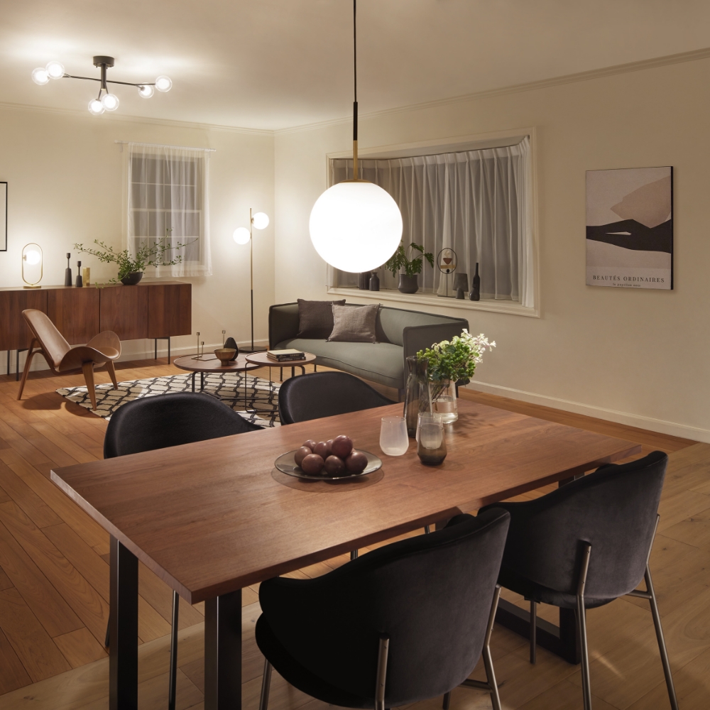 トレンド素材を組合わせたシンプルで美しい佇まいのペンダント