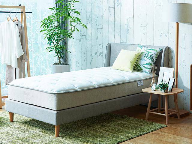 脚付きベッドフレーム