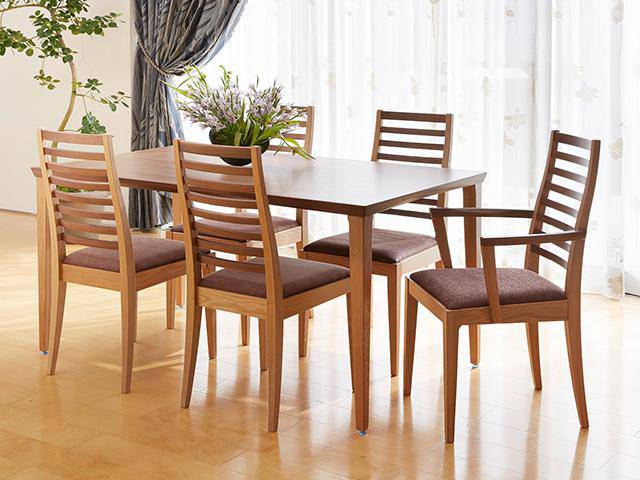 ダイニングチェア(肘付き)