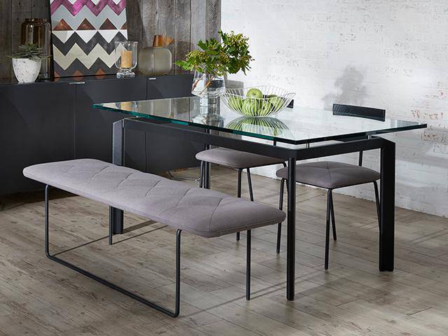 ガラス製ダイニングテーブル