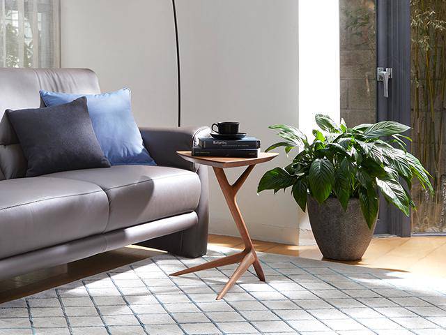 サイドテーブル