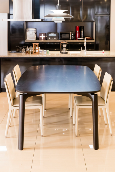 テーブル「Nabuccoナブッコ」