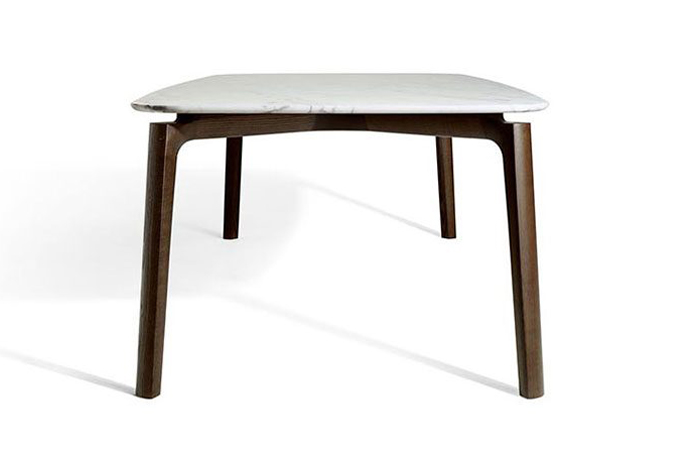 テーブル「Nabuccoナブッコ」